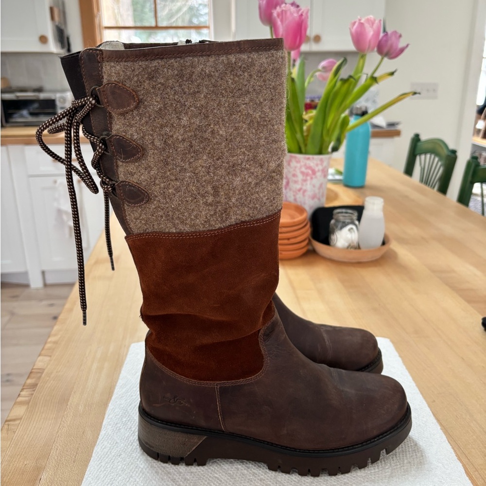 BOS & CO Shearling Lined Boots